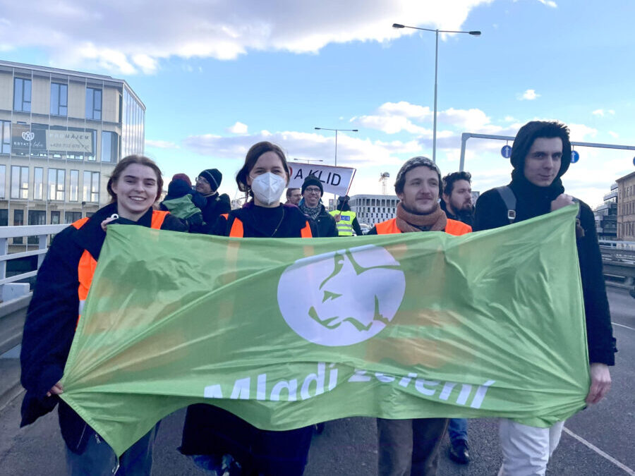 Mladí zelení na pochodu za 30 km/h v Praze