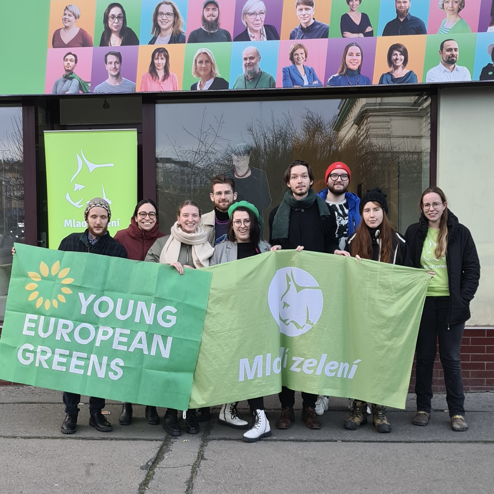 Mladí zelení a delegace z Federace Mladých evropských zelených